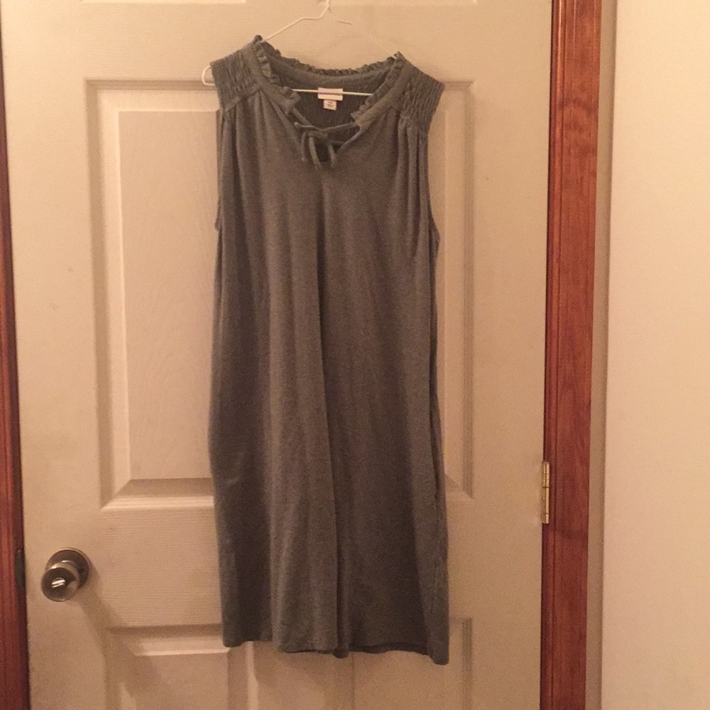 Sleeveless dress
